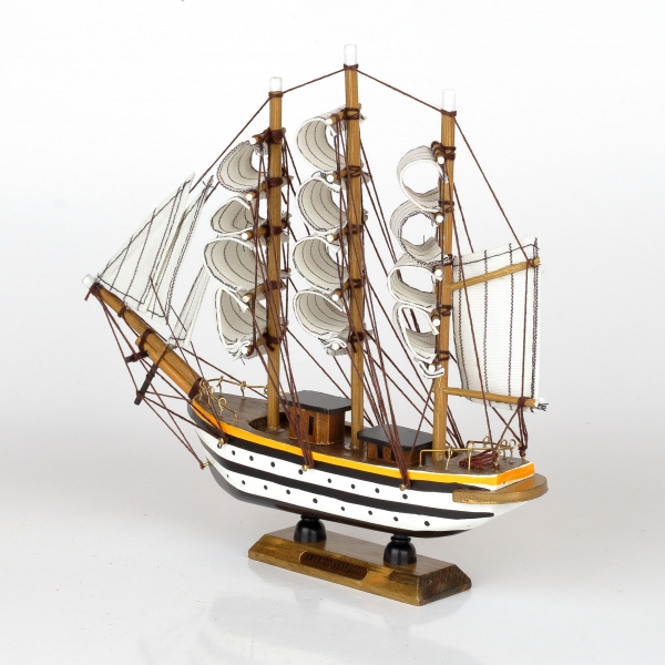 Dřevěný model námořní lodi AMERIGO VESPUCCI 21x24cm