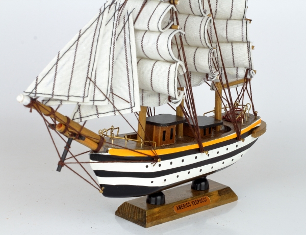 Dřevěný model námořní lodi AMERIGO VESPUCCI 21x24cm