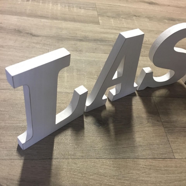 Dřevěný nápis láska 