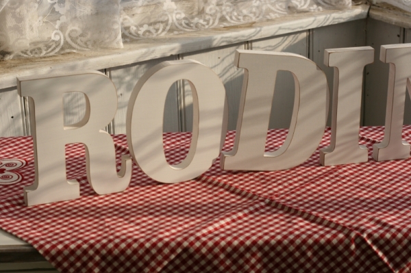 Dřevěný nápis RODINA 18x15cm