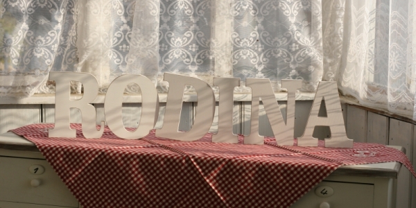 Dřevěný nápis RODINA 18x15cm