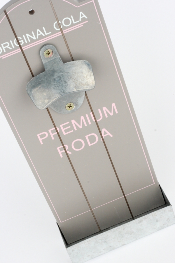 Dřevěný nástěnný otvírák na láhve 31x12cm