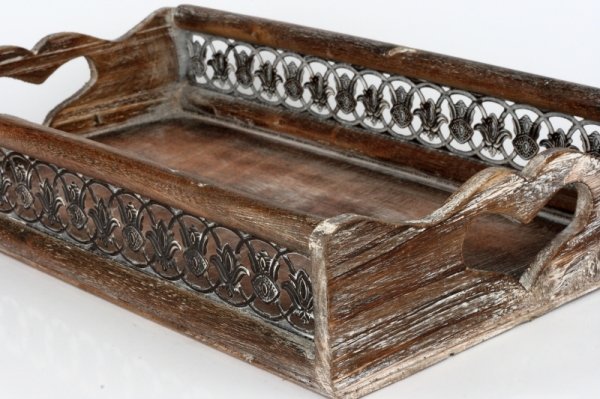 Dřevěný podnos s kovovým zdobením 37x22x7,5cm