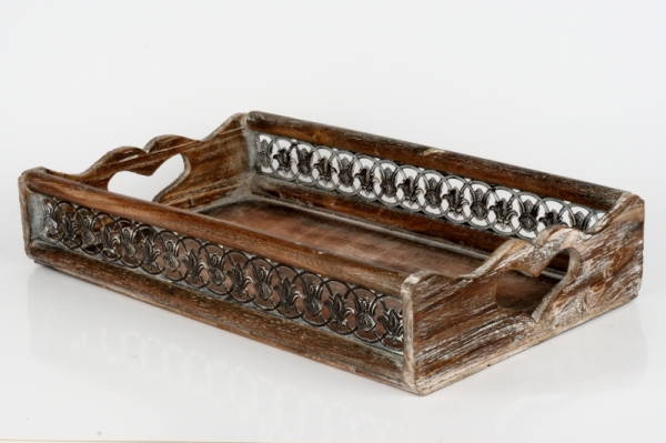 Dřevěný podnos s kovovým zdobením 37x22x7,5cm