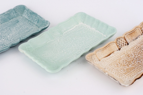 Dřevěný podnos s ornamentem hnědý 19x12x2cm