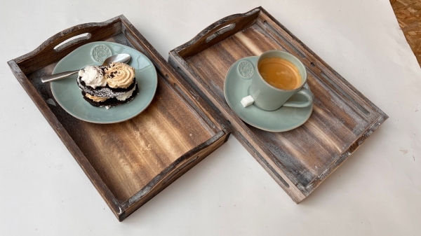 Dřevěný podnos sada dvou kusů s úchyty 31,5 x 23 cm