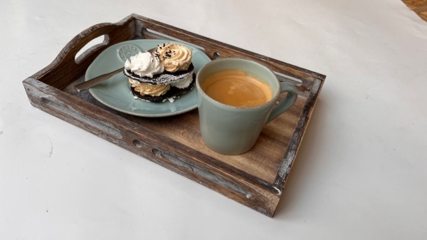 Dřevěný podnos sada dvou kusů s úchyty 31,5 x 23 cm