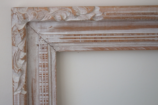 Dřevěný rám s patinou a zdobením světlý 160x70cm