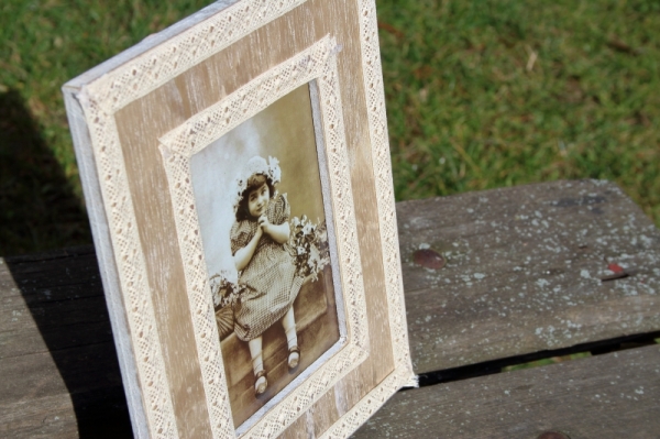 Dřevěný rámeček na fotky 19,5x24,5cm