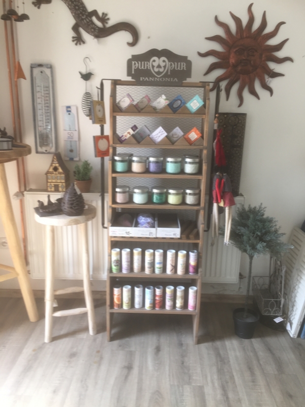 Dřevěný regál do obchodu -  BAZAR