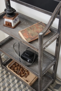 Dřevěný regál s tabulí 98cm