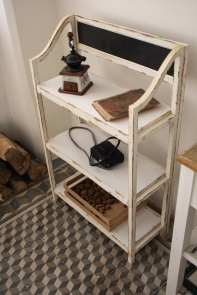 Dřevěný regál s tabulí bílý 98cm