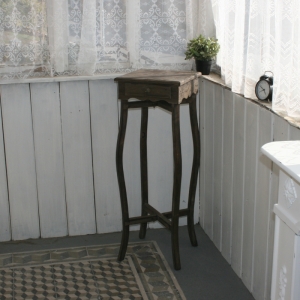 Dřevěný stojan na květiny s šuplíkem 36×100×36cm