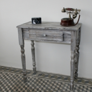 Dřevěný stůl se zásuvkou - soustružené nohy 76x38x81cm