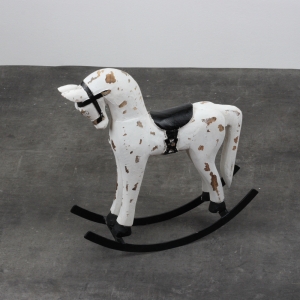 Dřevěný velký houpací kůň s oprýskaným vzhledem 39x11x40cm