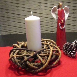 Dřevěný věnec 30cm