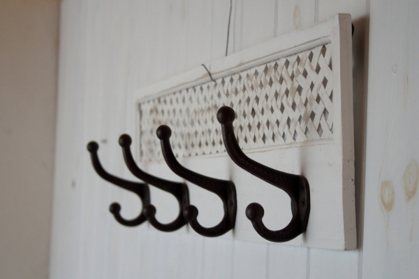 Dřevěný věšák 60x18cm  - vyřazeno 