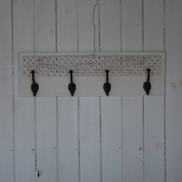 Dřevěný věšák 60x18cm  - vyřazeno 