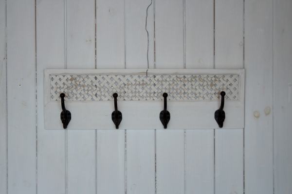 Dřevěný věšák 60x18cm  - vyřazeno 