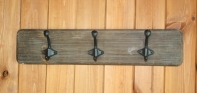 Dřevěný věšák se třemi háčky 50cm