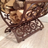 Držák na dřevo litinový