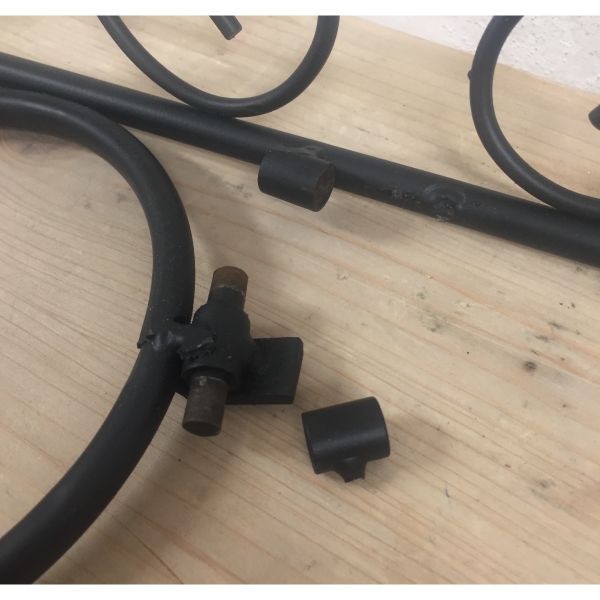 Držák na květináče nástěnný - vyřazený