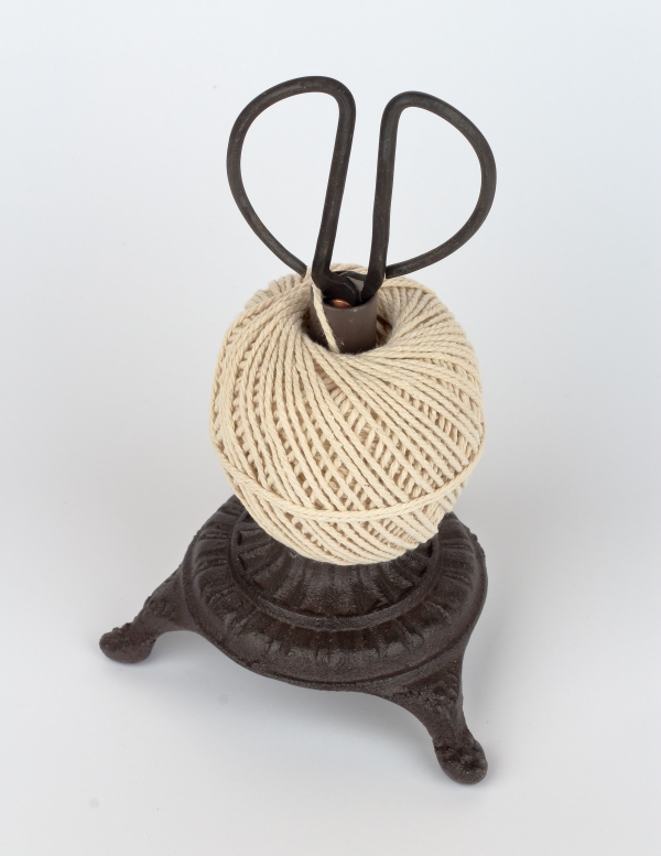 Držák na provázek s nůžkami 13x12x13cm