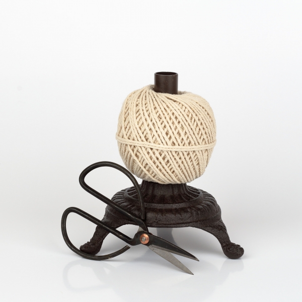 Držák na provázek s nůžkami 13x12x13cm