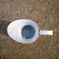 Džbán z bílého smaltu 30cm - poškozený A