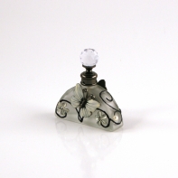 Flakón na parfém černo-bílý s motýlem 8x8cm