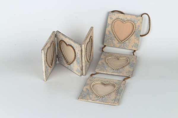 Foto rámeček na více fotek 3 srdíčka