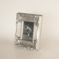 Fotorámeček stříbrný zdobený 20x25cm