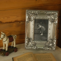 Fotorámeček stříbrný zdobený 20x25cm