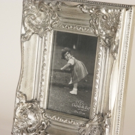 Fotorámeček stříbrný zdobený 20x25cm