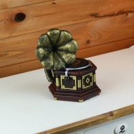 Gramofon retro kasička na peníze 18x17 cm