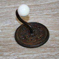 Háček kovový s porcelánovou úchytkou 6x5,5cm