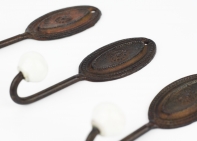 Háček s porcelánovou úchytkou 12cm