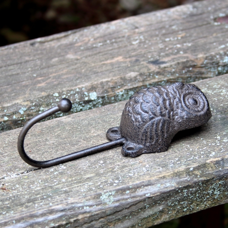 Háček se sovou hnědý