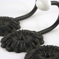 Háčky do kuchyně - kytička s porcelánovou kuličkou 24x8x16cm