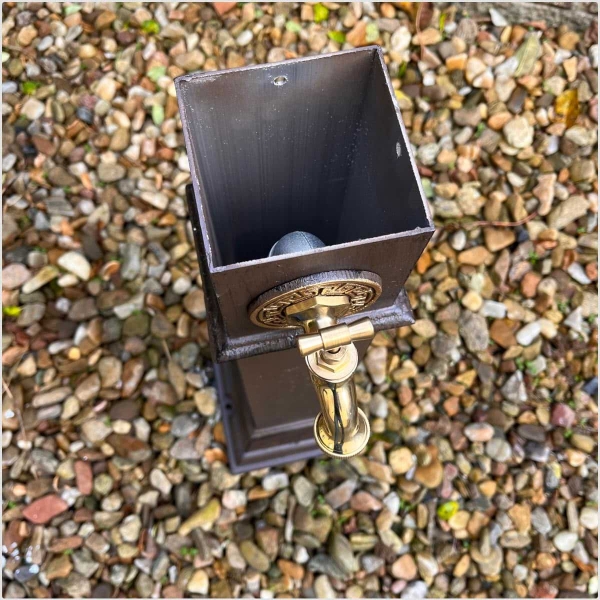 Hnědý zahradní sloupek na vodu – Rustique Flow 80cm