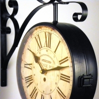 Hodiny dekorační vývěsní  - nepatrné poškození
