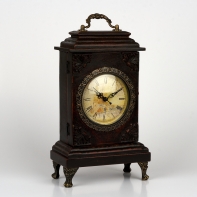 Hodiny dřevěné s klíčenkou 10x18x20cm