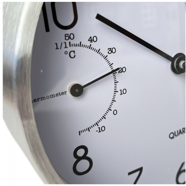 Hodiny na chodbu 15 cm hliník