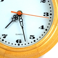 Hodiny nástěnné dřevěné 24 cm