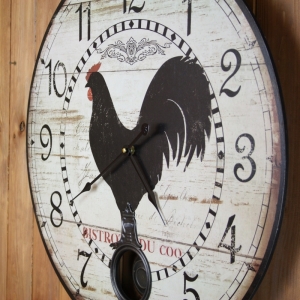 Hodiny nástěnné kyvadlové s kohoutem 58cm