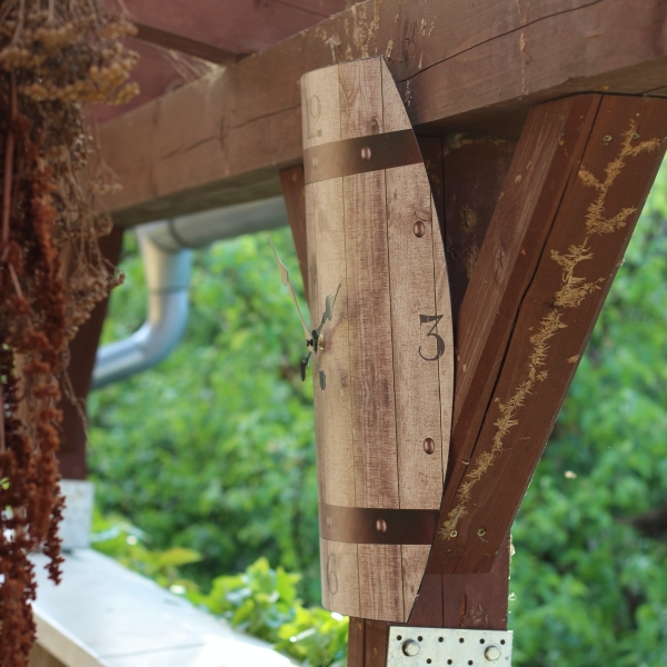 Hodiny nástěnné plechové sud 50 x 38,5cm