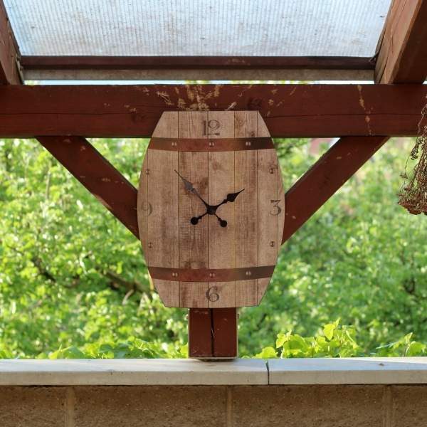 Hodiny nástěnné plechové sud 50 x 38,5cm