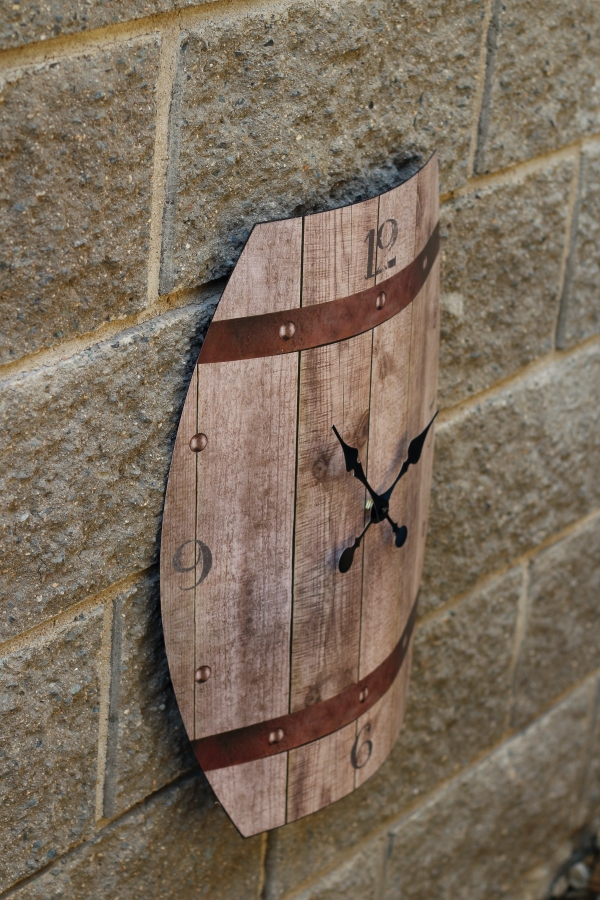 Hodiny nástěnné plechové sud 50 x 38,5cm