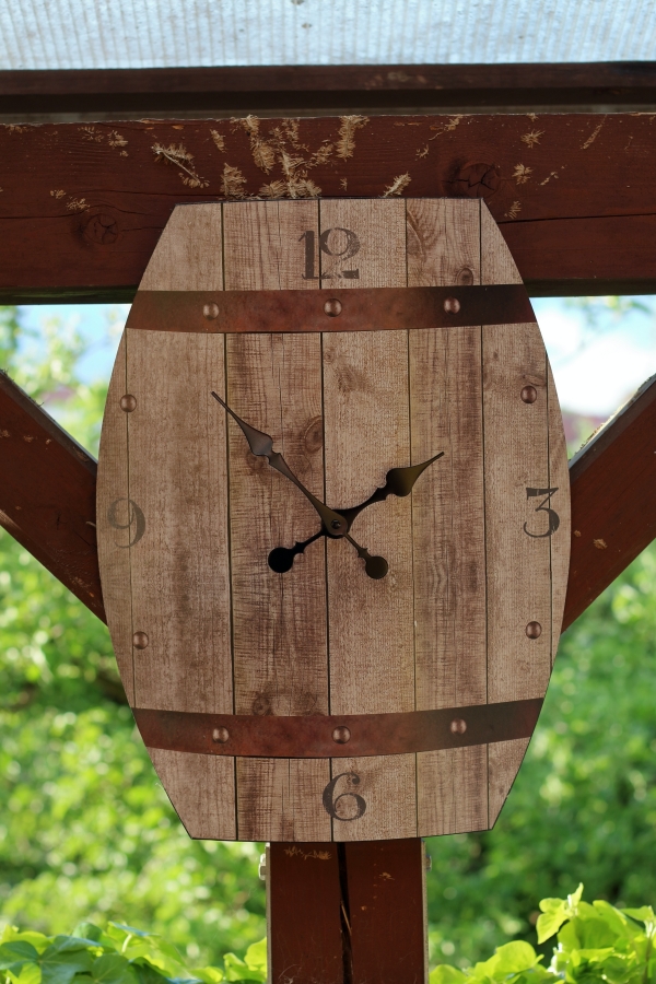 Hodiny nástěnné plechové sud 50 x 38,5cm