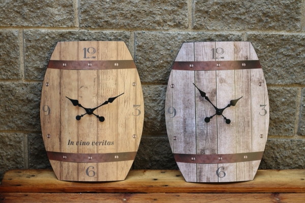 Hodiny nástěnné plechové sud In vino veritas 50 x 38,5cm